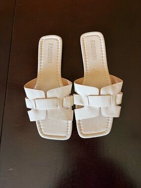 New Women's Cream Slide Sandals sz 8